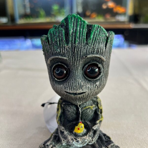 Groot Mini Pollito con Piedra Difusora